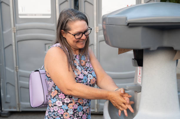 Best Luxury portable toilet rental  in Tamiami, FL
